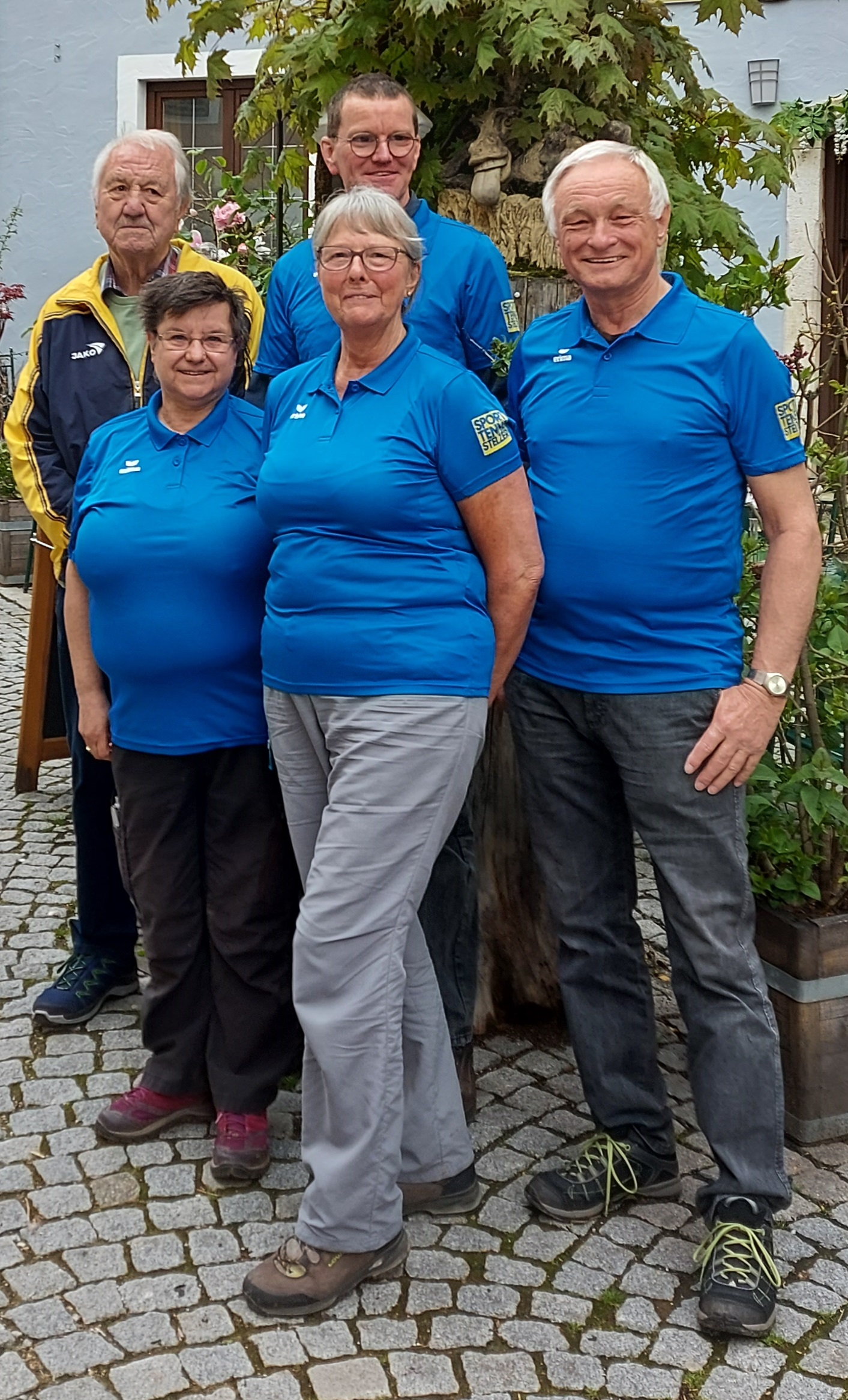 Die neue Vorstandschaft der Wanderfreunde Region Ingolstadt e.V.: v.l.n.r. Berthold Genter (Kassier), Kerstin Becker (Wanderleiterin), Christian Doleys (2. Vorsitzender), Sylvia Fenkl (Schriftführerin), Helmut Häckl (1. Vorsitzender) 